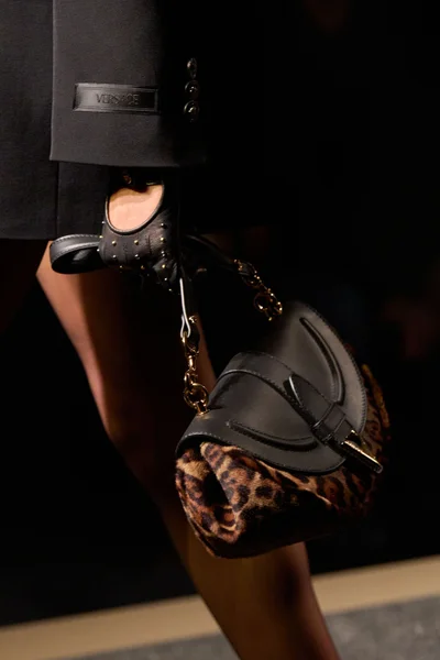 Look 17